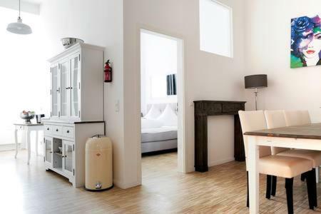 Sc 02 By Rockchair L Superhost Status L 4 Bedrooms Boxspringbeds 2 Bathrooms Balcony Elevator - Cozy Family & Business Flair Welcomes You! Berlino